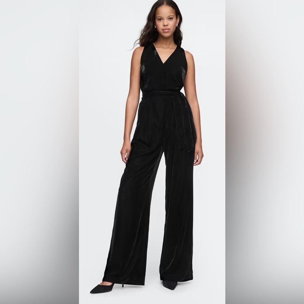 GAP V-neck Black Velvet Jumpsuit | Size Large